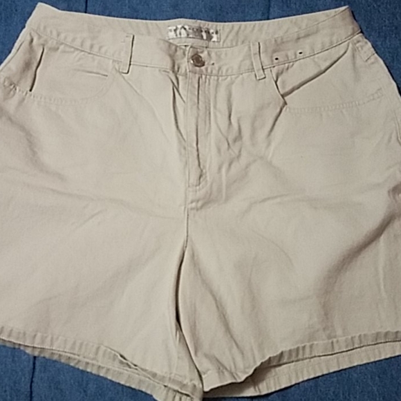 Geoffrey Beene Ladies Shorts 